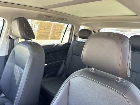 Used 2023 Volkswagen Tiguan SE w/ Panoramic Sunroof Package image 22