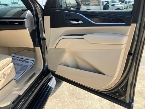 Used 2021 Cadillac Escalade Premium Luxury AWD/4WD image 13