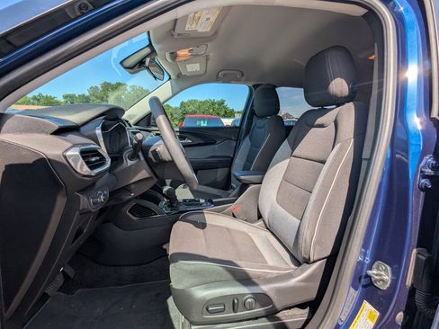 Used 2022 Chevrolet TrailBlazer LT FWD image 12