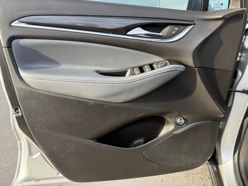 Used 2020 Buick Enclave Essence image 15