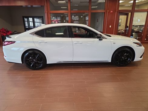 Certified 2025 Lexus ES 350 F Sport image 2