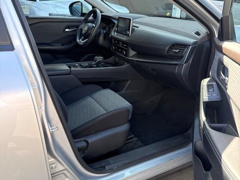 Used 2023 Nissan Rogue SV FWD image 22