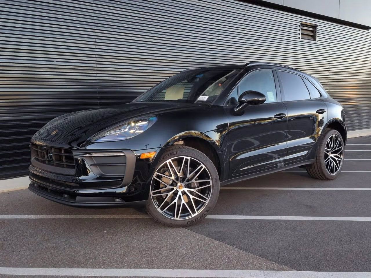Certified 2026 Porsche Macan AWD/4WD image 1