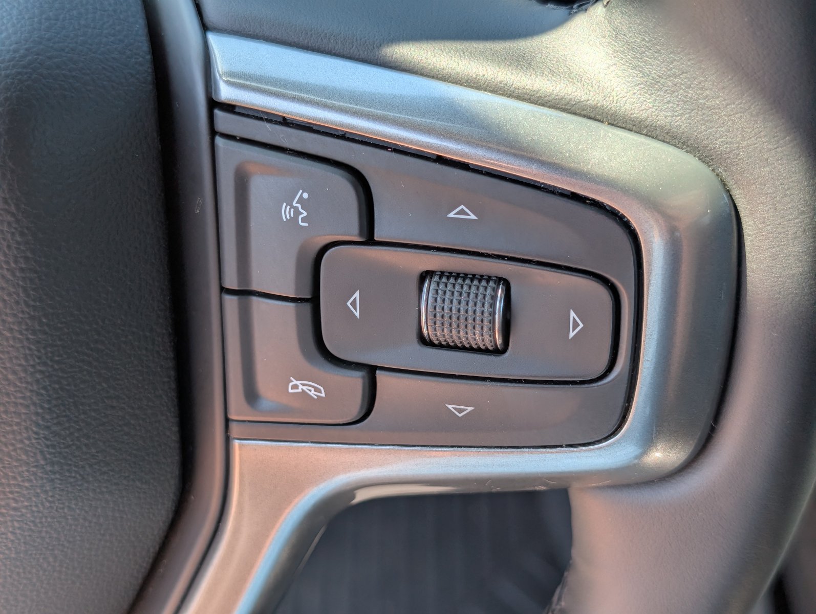Used 2024 Chevrolet Silverado 1500 LTZ AWD/4WD image 26