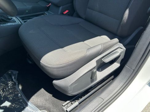 Used 2019 Volkswagen e-Golf SE w/ Driver Assistance Package FWD image 15