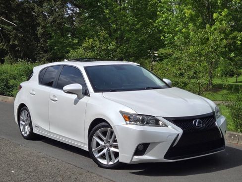 Used 2015 Lexus CT 200h w/ Navigation Package FWD image 8