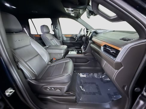 Used 2025 GMC Yukon Denali AWD/4WD image 29