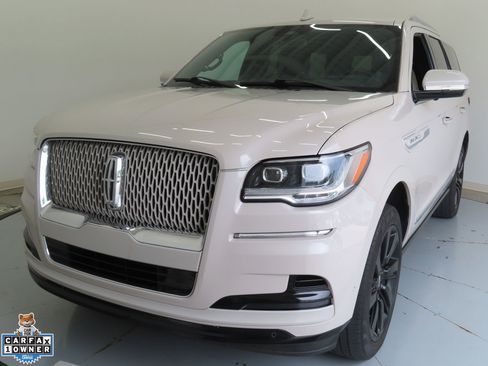 Used 2022 Lincoln Navigator Reserve AWD/4WD image 8
