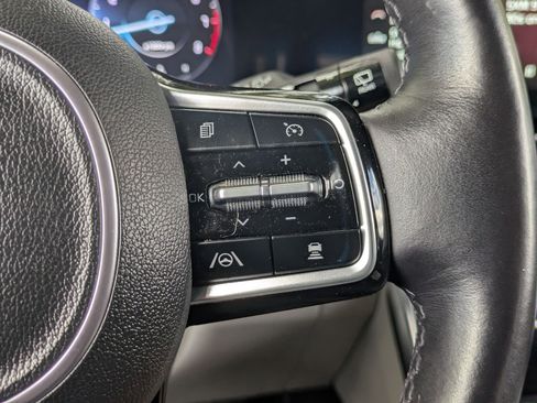 Certified 2023 Kia Carnival SX Prestige image 18