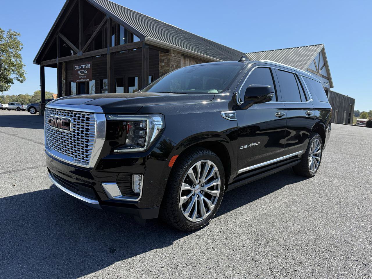 Used 2021 GMC Yukon Denali w/ Denali Ultimate Package AWD/4WD image 2
