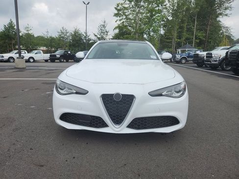 Used 2017 Alfa Romeo Giulia image 2