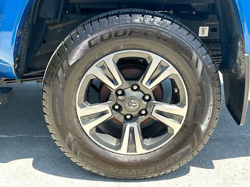 Used 2018 Toyota Tacoma TRD Sport w/ Technology Package AWD/4WD image 29