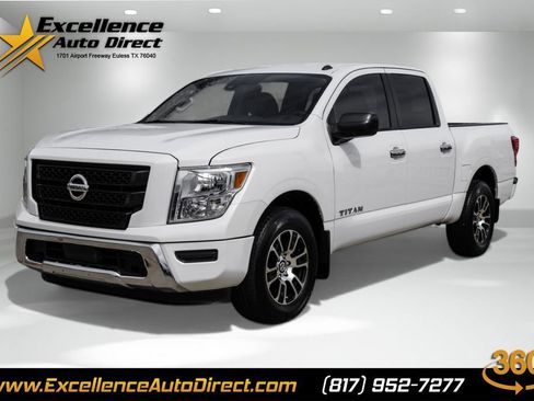 Used 2021 Nissan Titan SV image 1