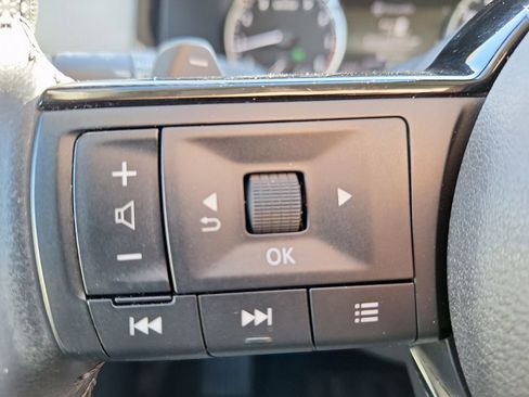 Used 2024 Nissan Pathfinder SL image 13