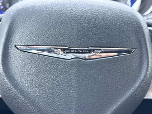 Used 2025 Chrysler Pacifica Select FWD image 30