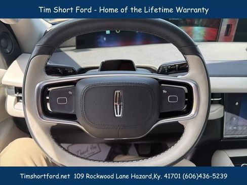 Used 2025 Lincoln Navigator Reserve AWD/4WD image 24