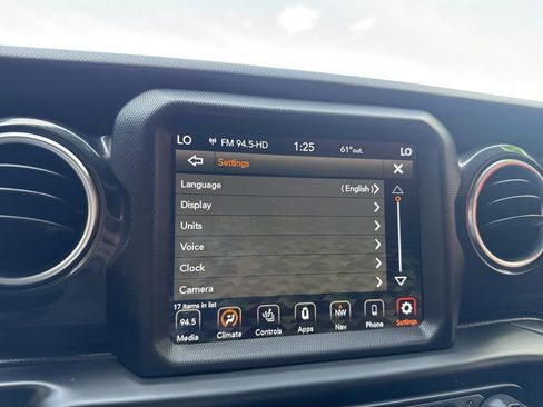 Used 2020 Jeep Wrangler Unlimited Sahara image 30