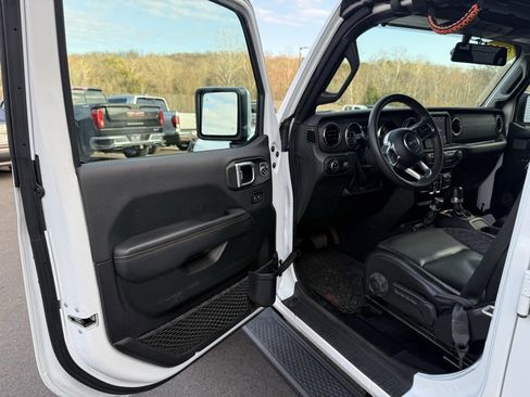 Used 2023 Jeep Gladiator Overland image 23