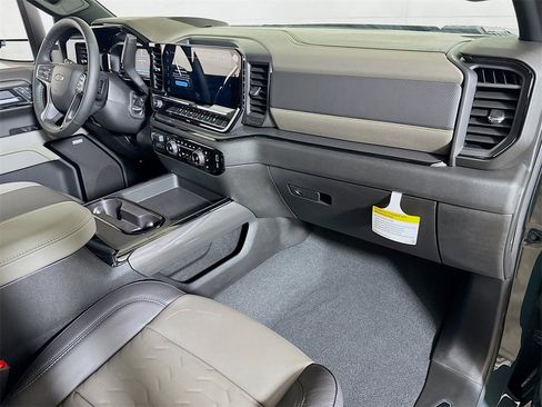 Certified 2025 Chevrolet Silverado 2500 ZR2 w/ Technology Package image 29