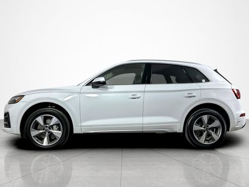 Used 2023 Audi Q5 2.0T Premium w/ Convenience Package image 2