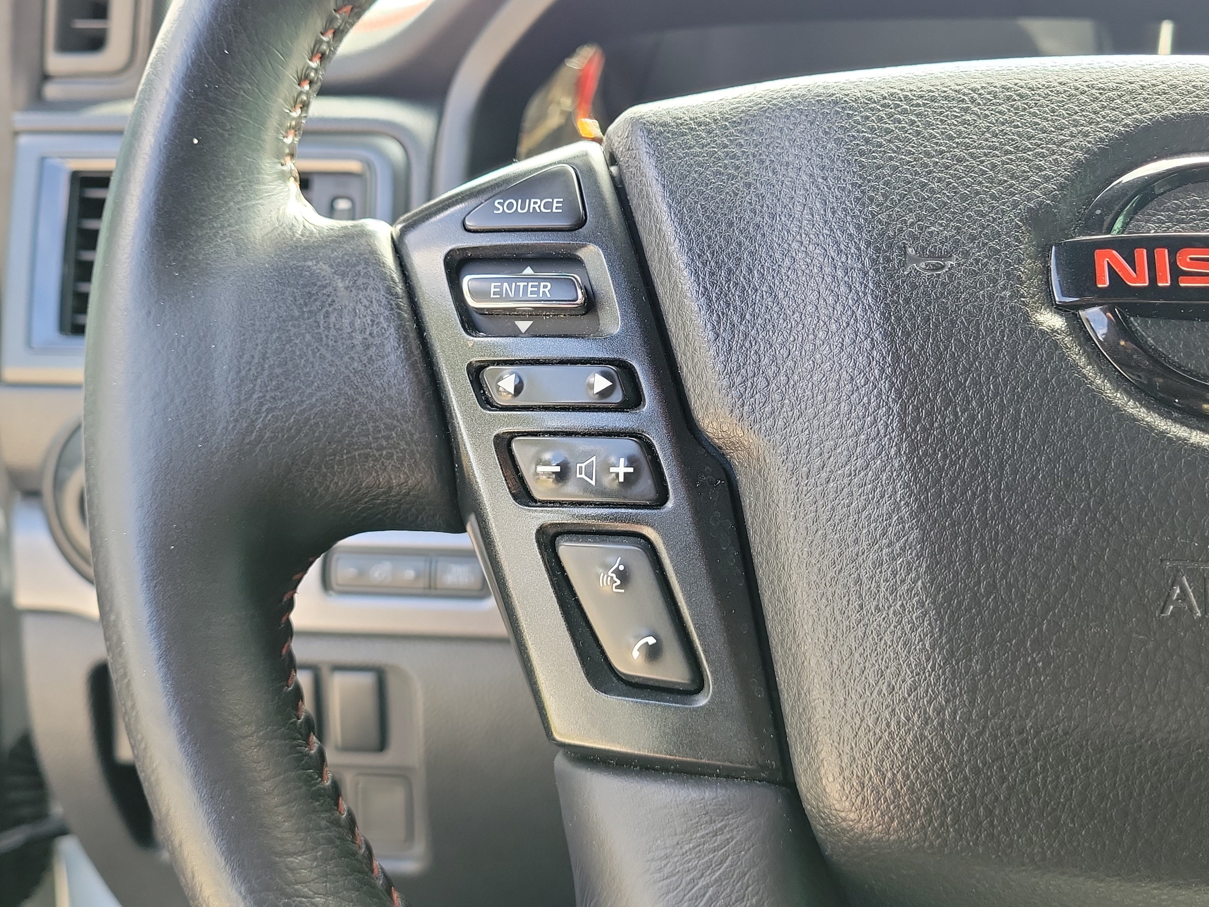 Used 2021 Nissan Titan PRO-4X w/ Pro-4x Convenience Package AWD/4WD image 21