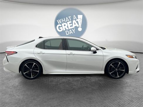 Used 2019 Toyota Camry XSE image 2