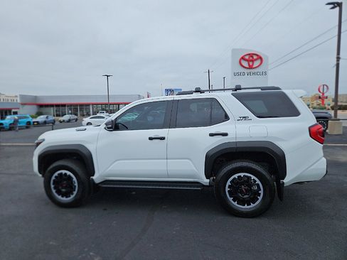 Certified 2025 Toyota 4Runner 4WD image 2