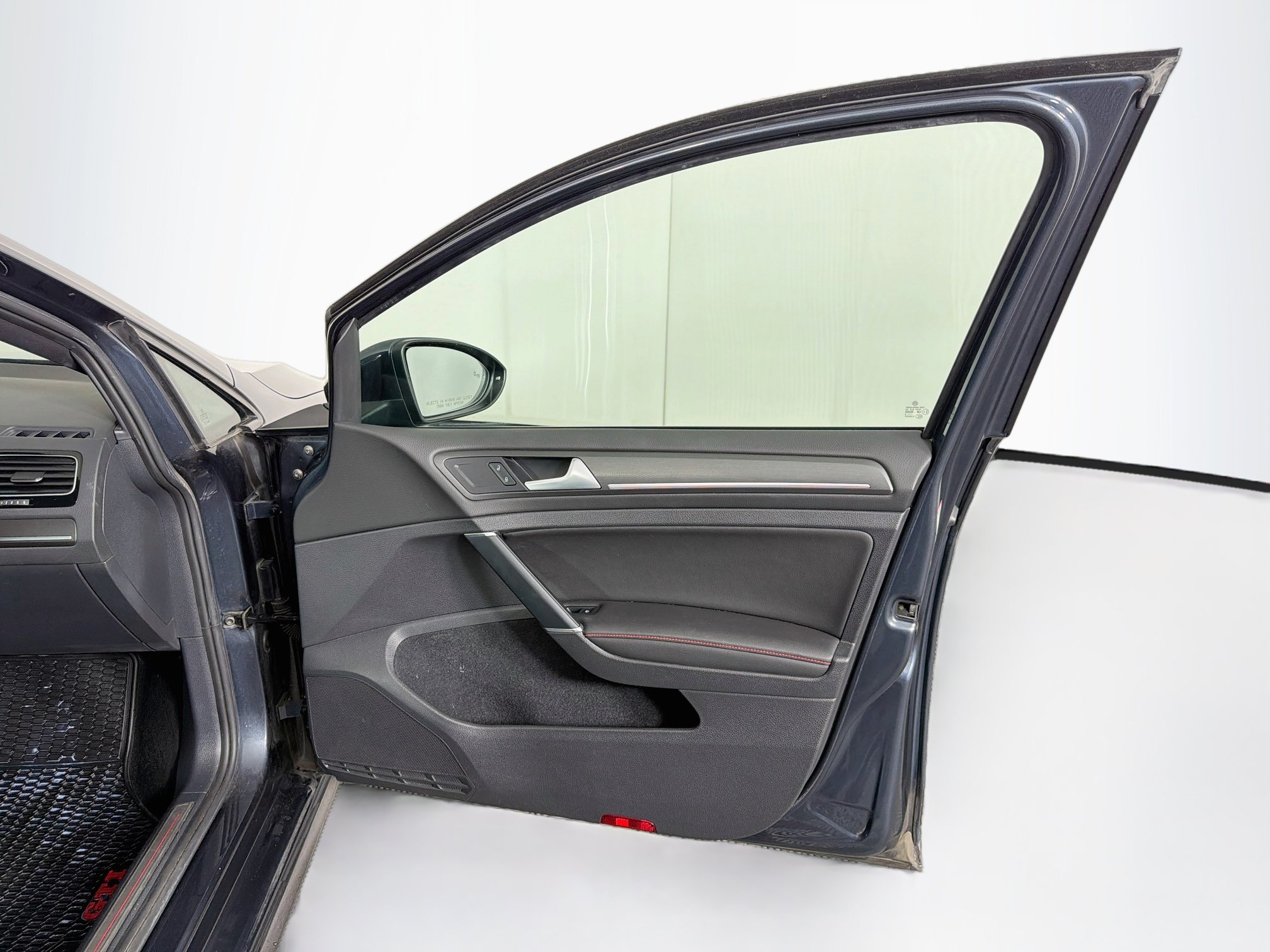 Used 2019 Volkswagen GTI SE FWD image 32