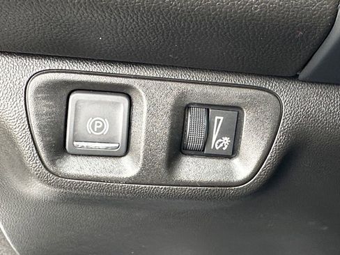 Used 2023 GMC Acadia SLT w/ Preferred Package image 28