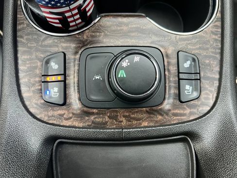 Used 2023 GMC Acadia Denali w/ Denali Technology Package FWD image 13
