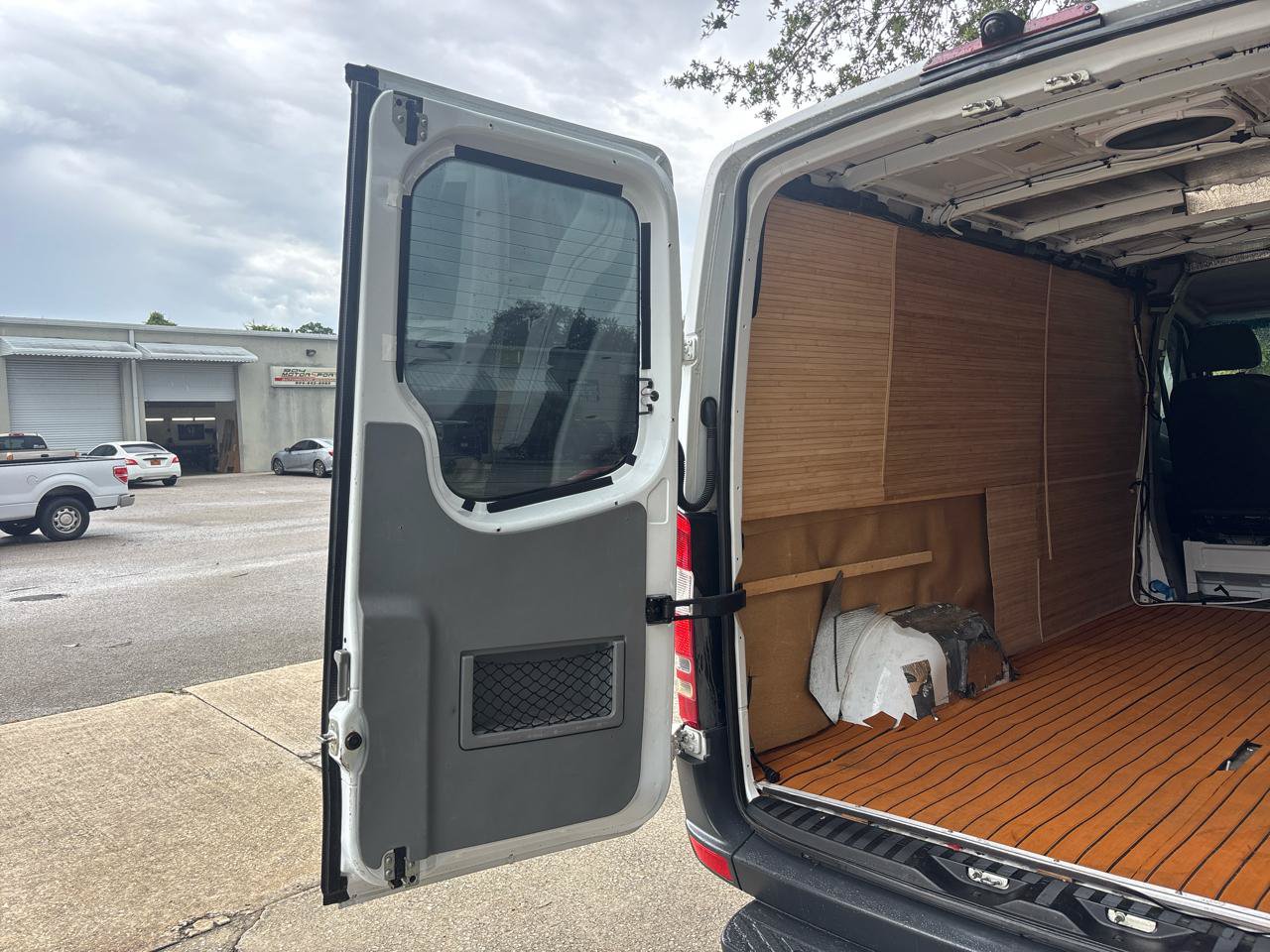 Used 2013 Mercedes-Benz Sprinter 2500 image 31