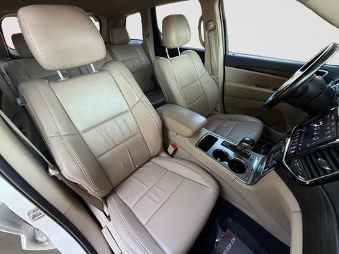 Used 2022 Jeep Grand Cherokee Laredo E AWD/4WD image 21