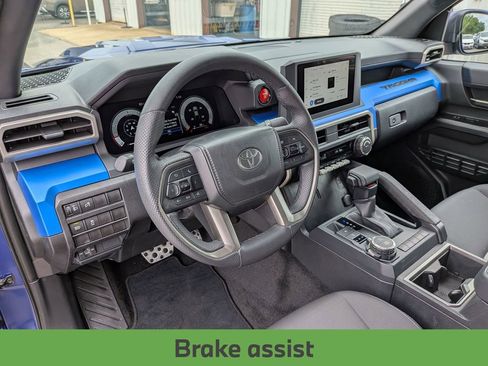 Used 2025 Toyota Tacoma TRD Sport AWD/4WD image 31