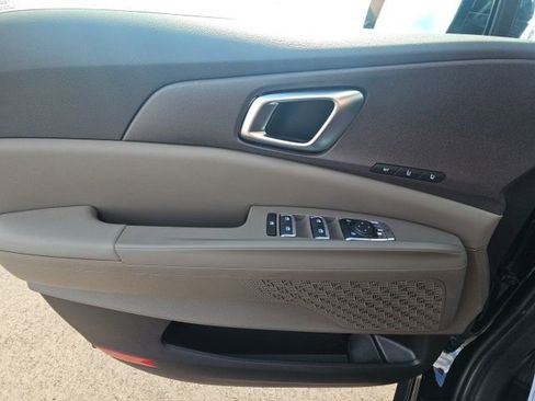 New 2026 Kia Carnival EX FWD image 19
