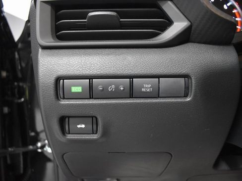 Certified 2025 Nissan Sentra S image 17