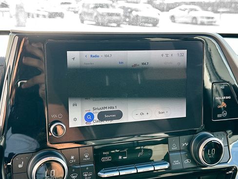 Used 2024 Toyota Highlander XLE image 21