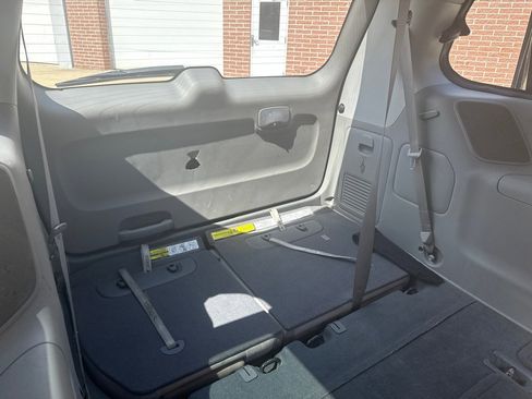 Used 2012 Kia Sedona LX FWD image 16