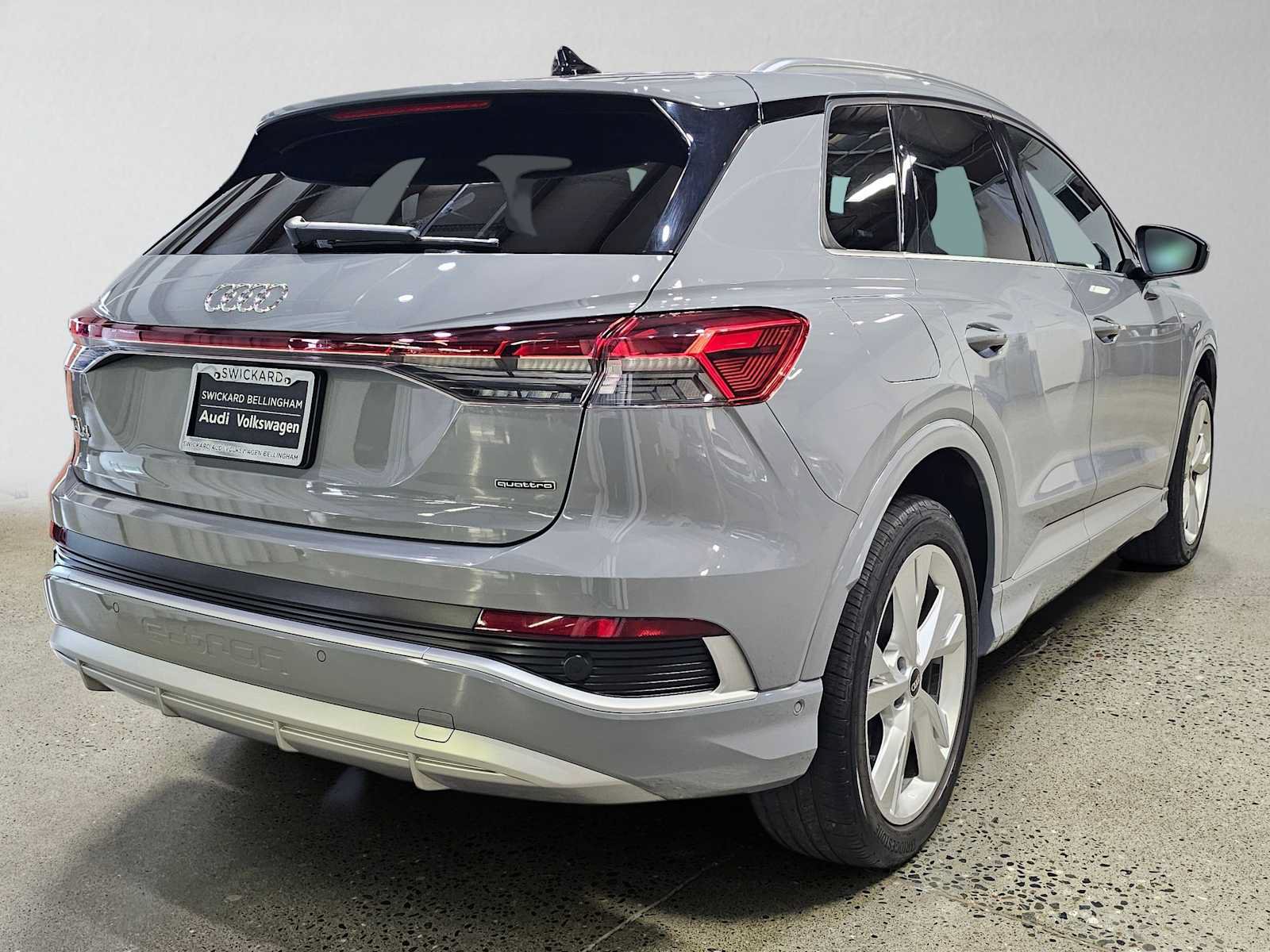 Used 2023 Audi Q4 e-tron Premium Plus w/ Premium Plus AWD/4WD image 3