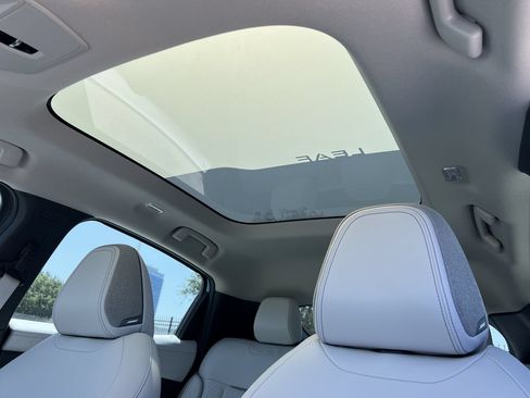 New 2026 Nissan Leaf Platinum+ w/ Floor Mat Package (Platinum+) FWD image 15