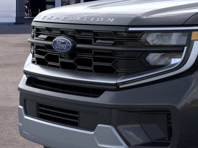 Used 2026 Ford Expedition Platinum w/ Driver's Package AWD/4WD image 17