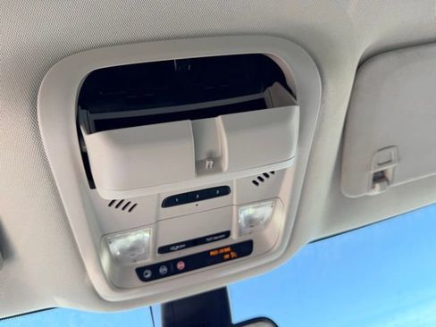 Used 2023 Buick Enclave Essence image 15