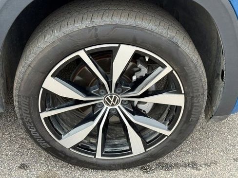 Used 2025 Volkswagen Atlas Cross Sport SEL Premium R-Line image 9