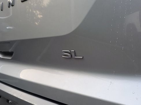 Used 2025 Nissan Pathfinder SL FWD image 8