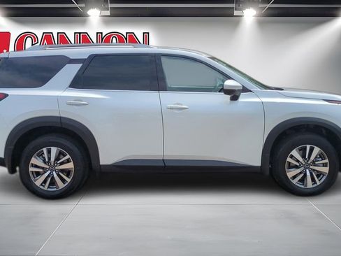 Used 2025 Nissan Pathfinder SL FWD image 4