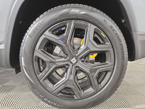 Used 2024 Rivian R1S Adventure AWD/4WD image 10
