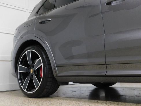 Used 2021 Porsche Cayenne GTS image 9