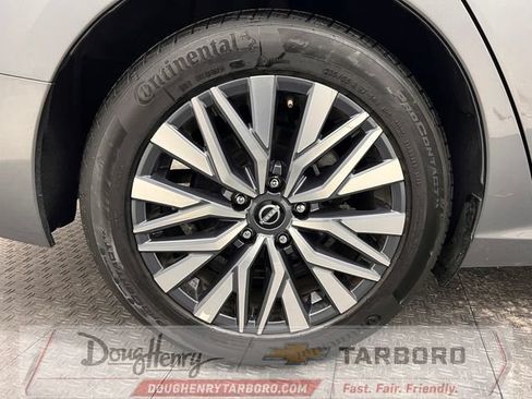 Used 2025 Nissan Altima 2.5 SV FWD image 18