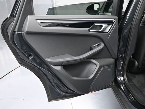Certified 2022 Porsche Macan image 23