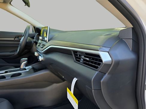 New 2026 Nissan Altima 2.5 SV FWD image 9