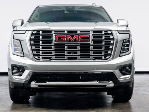 Used 2025 GMC Yukon Denali w/ Sun & Power Step Package image 3